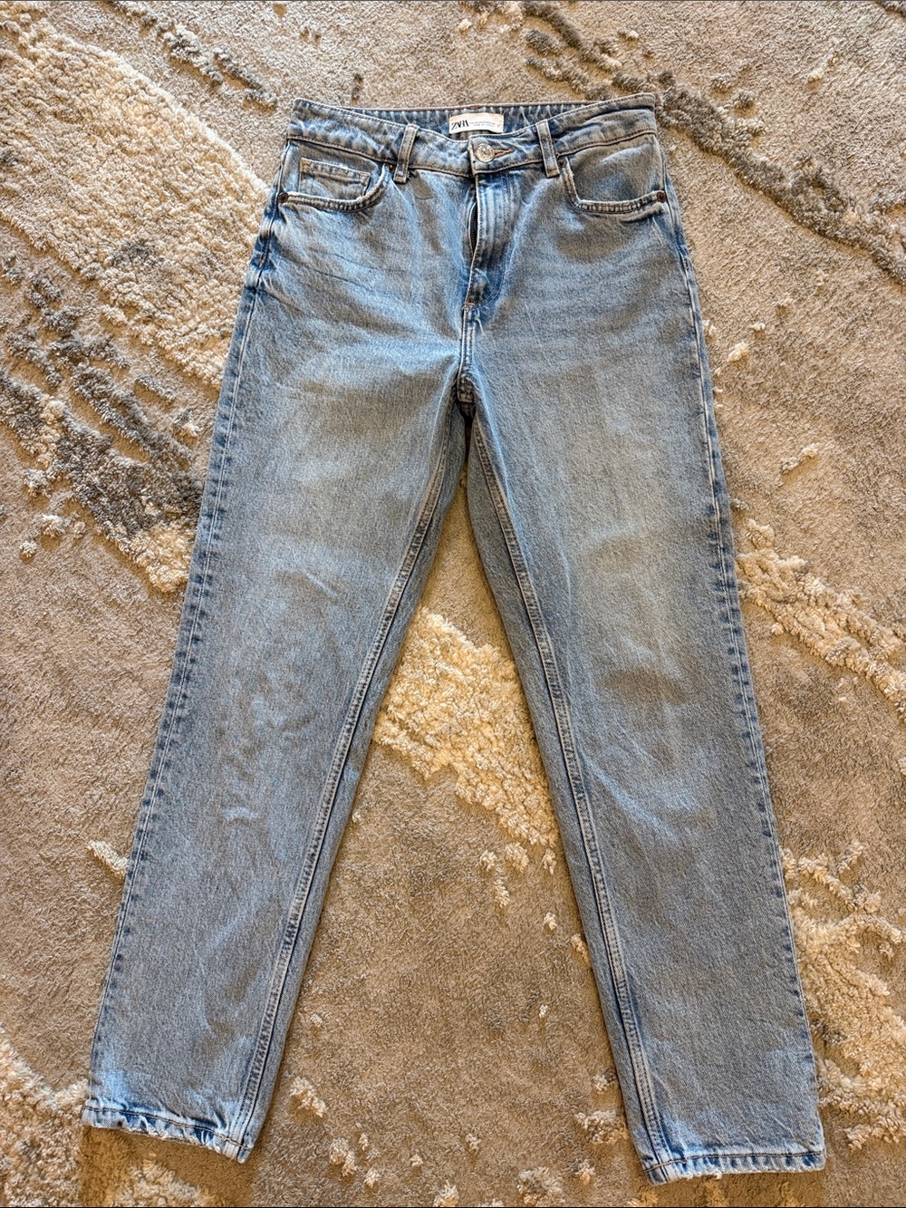 Zara Light Wash Straight-Leg Women’s Jeans